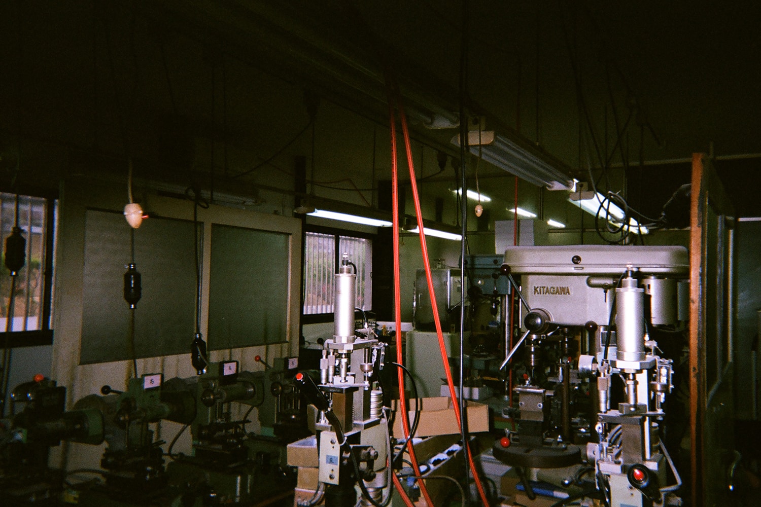 Manual Exposure: Native Sons 主理人 Tommy O’Gara 用镜头记录眼镜制造的幕后工序