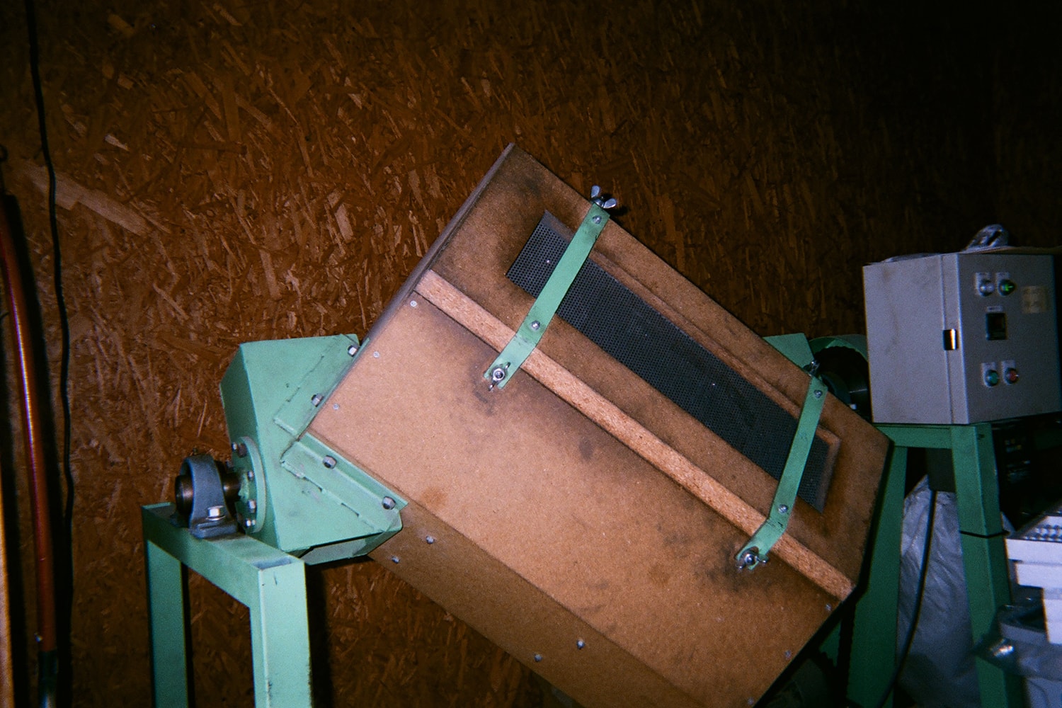 Manual Exposure: Native Sons 主理人 Tommy O’Gara 用镜头记录眼镜制造的幕后工序