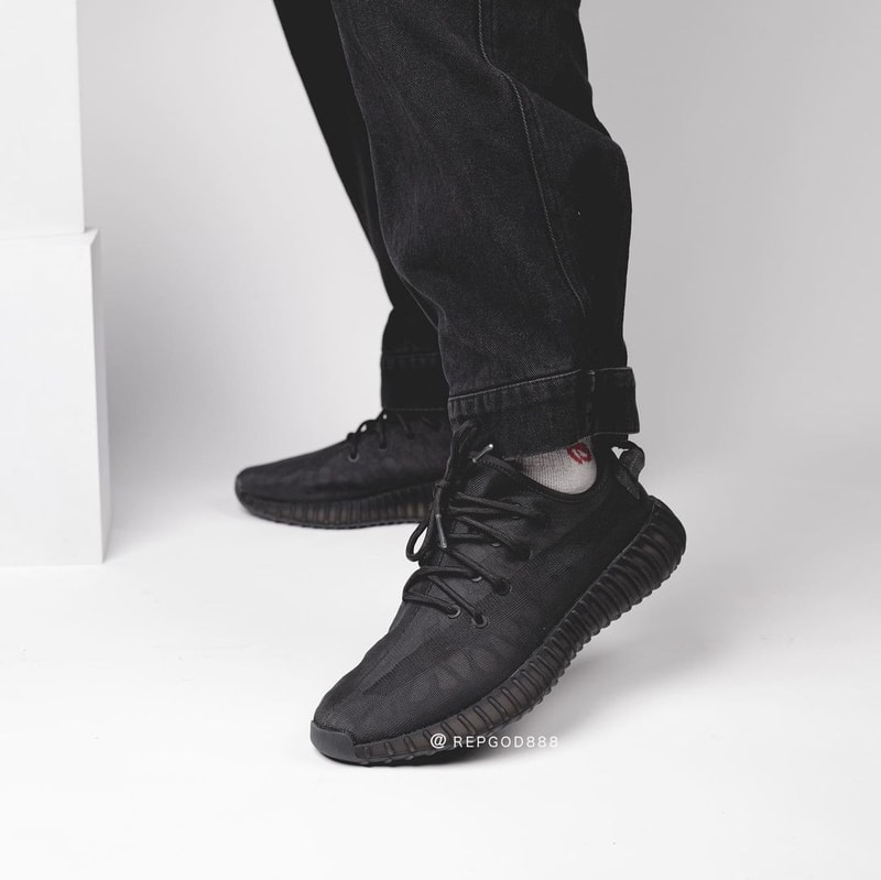 再次近賞 YEEZY BOOST 350 V2 最新配色「Mono Cinder」上腳圖輯