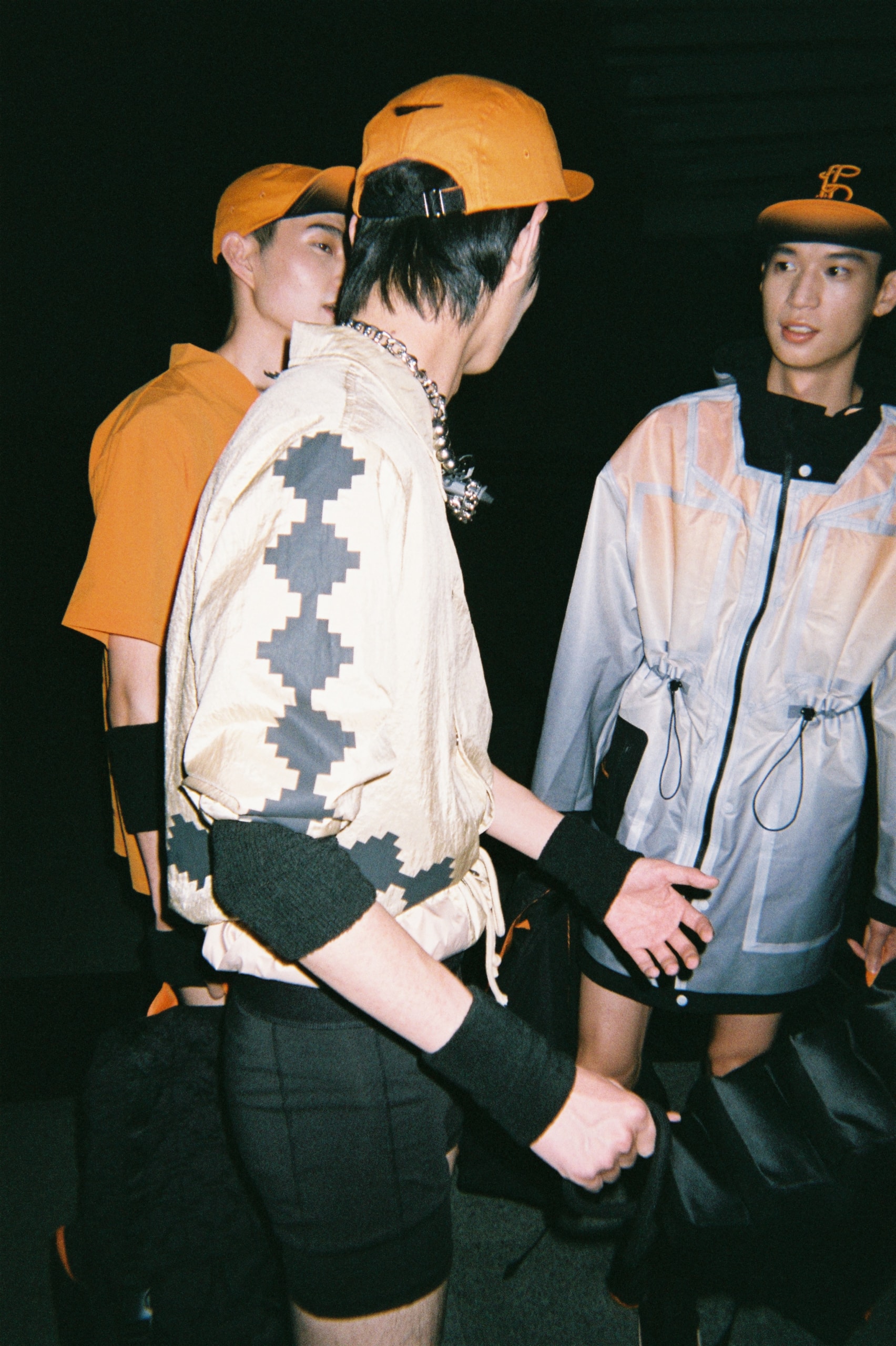 于 PRONOUNCE 的镜头,一窥「无界秘境」大秀前二十四小时的情绪与秩序