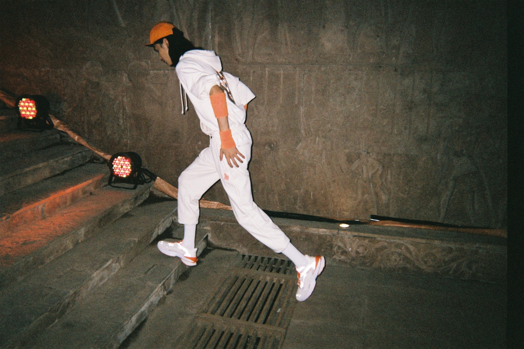 于 PRONOUNCE 的镜头,一窥「无界秘境」大秀前二十四小时的情绪与秩序