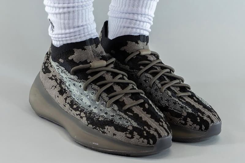 率先近賞 adidas YEEZY BOOST 380 最新「黑灰迷彩」配色鞋款