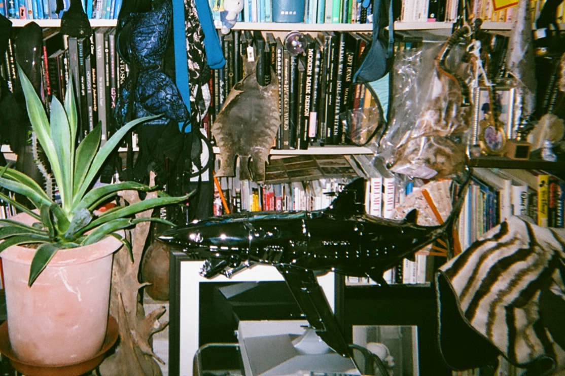 空山基:情色金属冲动源头、泡沫经济与运气