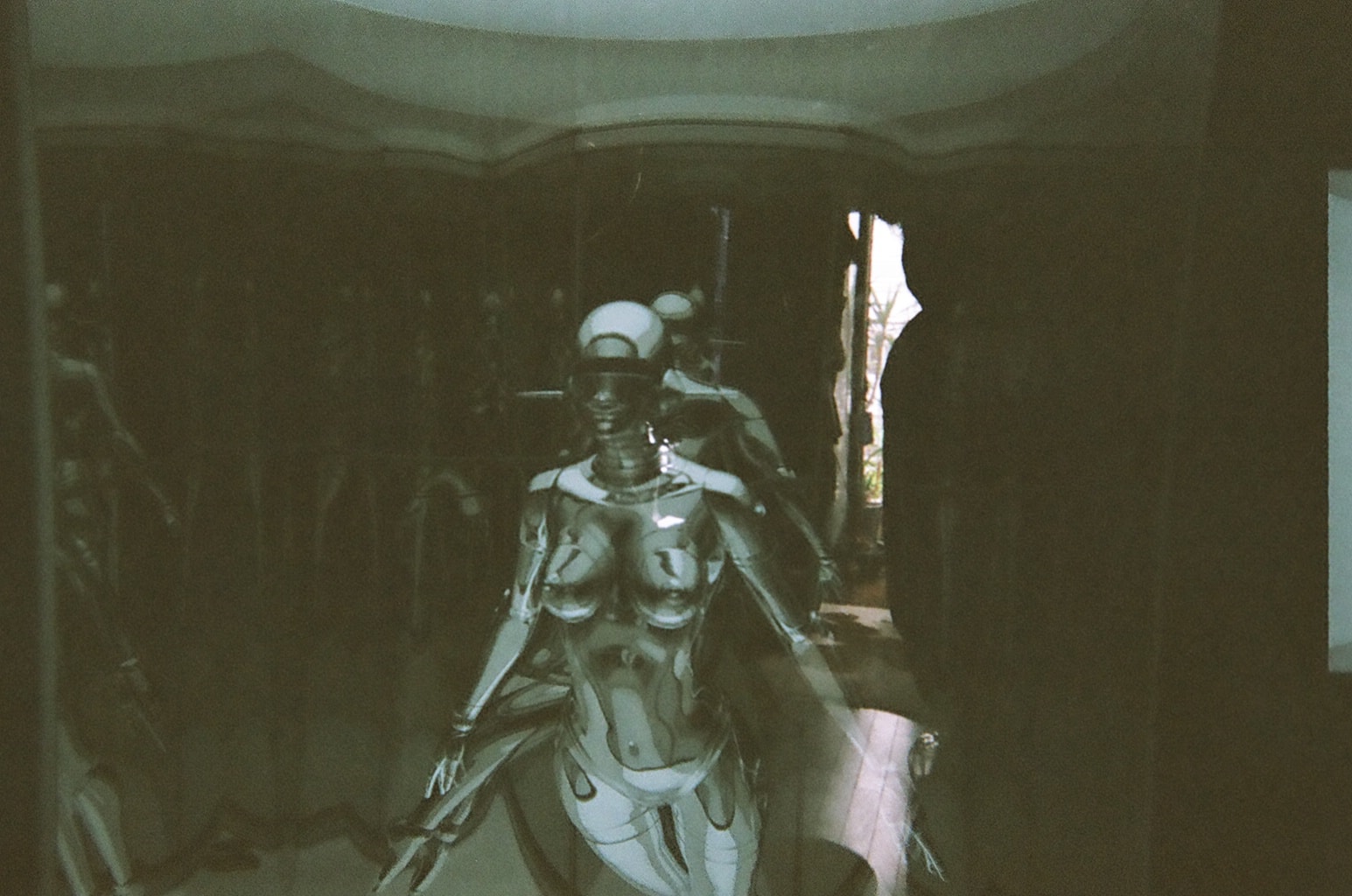 空山基:情色金属冲动源头、泡沫经济与运气