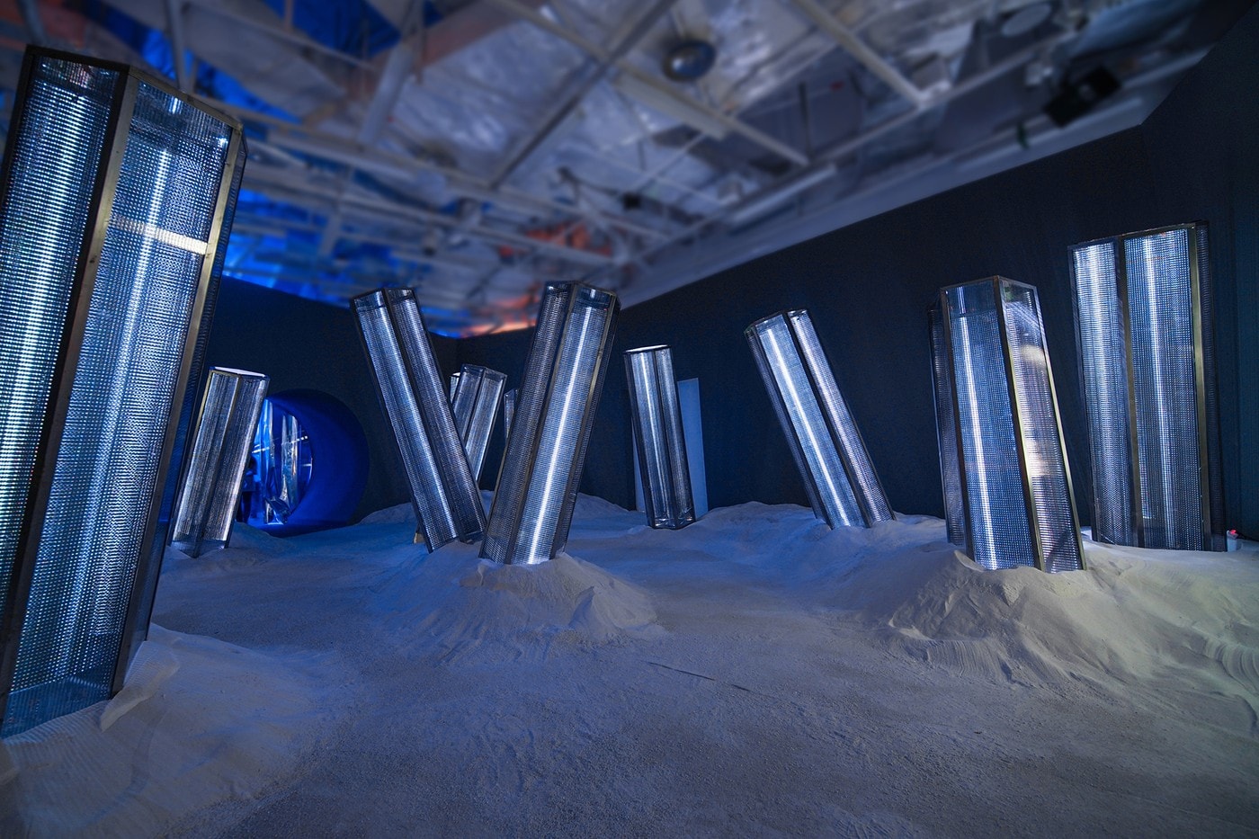 空山基:情色金属冲动源头、泡沫经济与运气