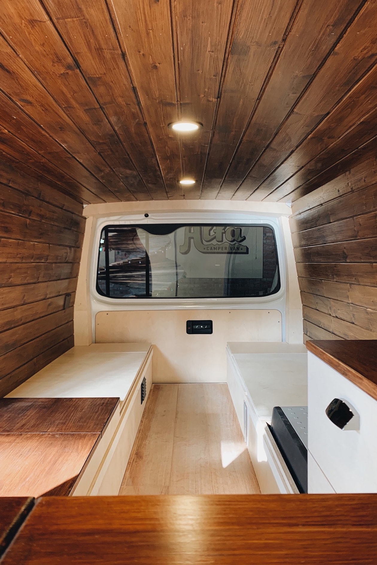 Vanlife 生活方式興起，如何打造一台真正的 Camper Van？| THROTTLE