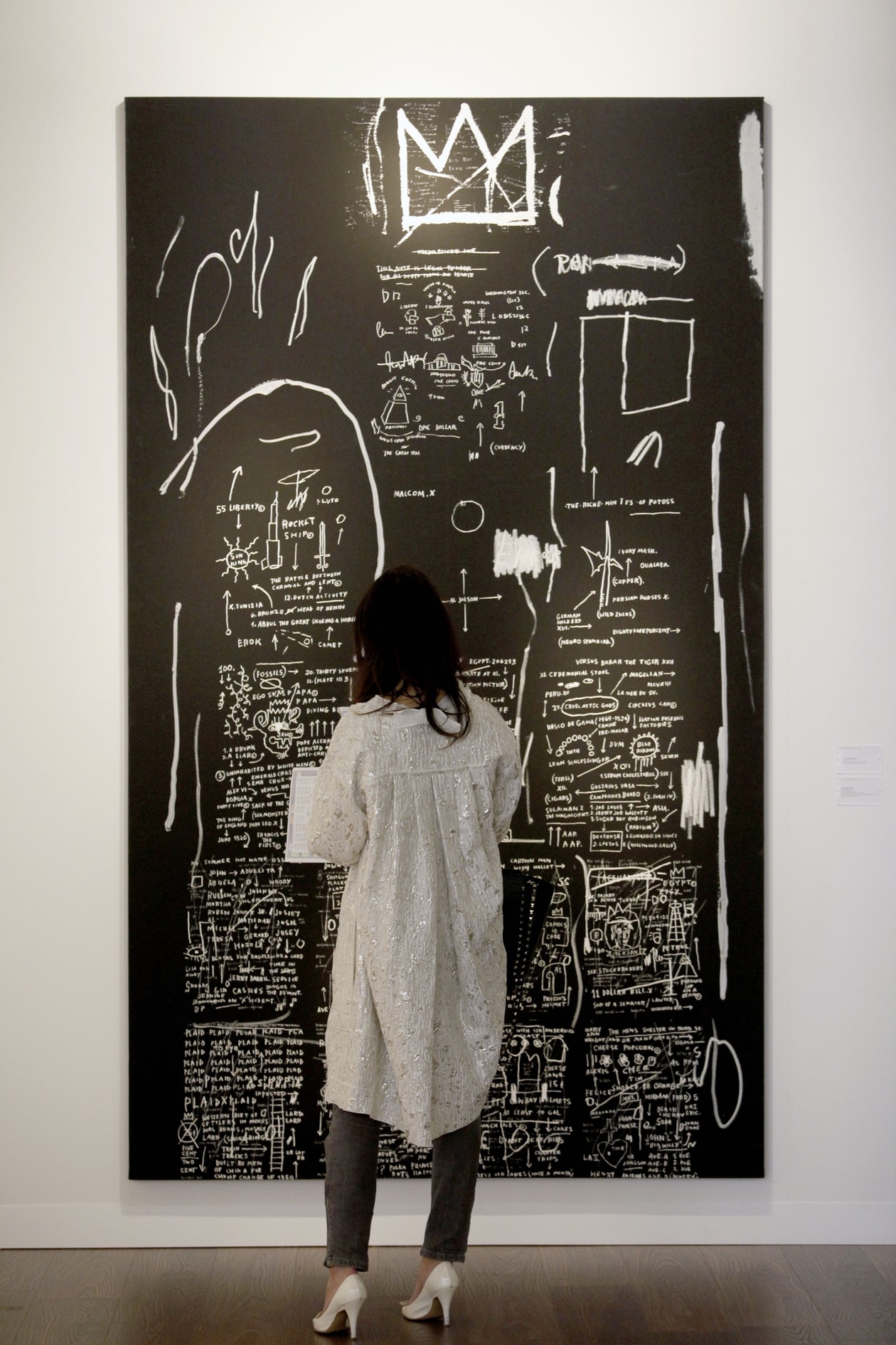 Jean-Michel Basquiat 的四个画作关键词，及其探索种族议题的八十年代