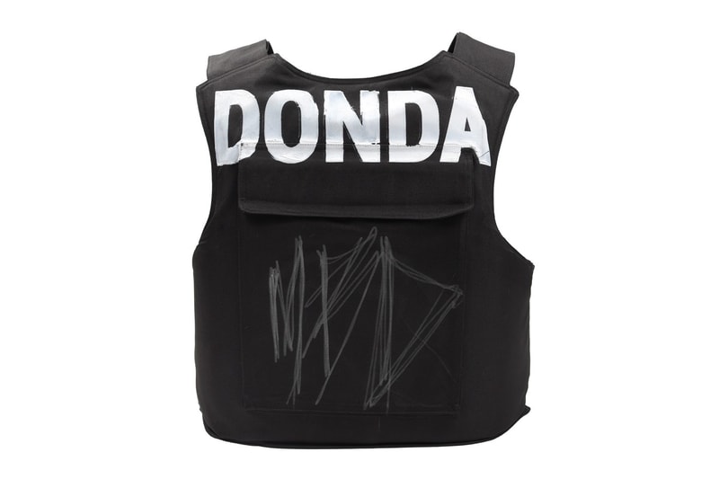 Kanye West 著用「DONDA」防彈背心以高達 $20,000 美元售出