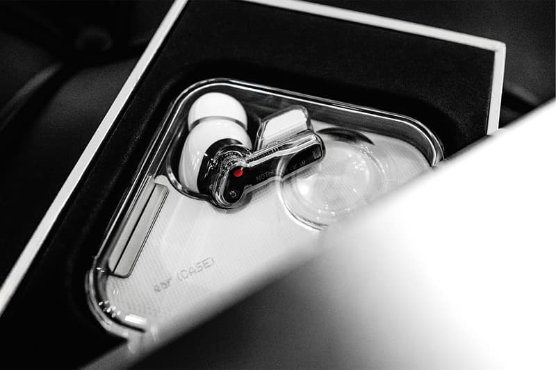 HYPEBEAST 独家近赏 Nothing Ear（1）全新无线耳机