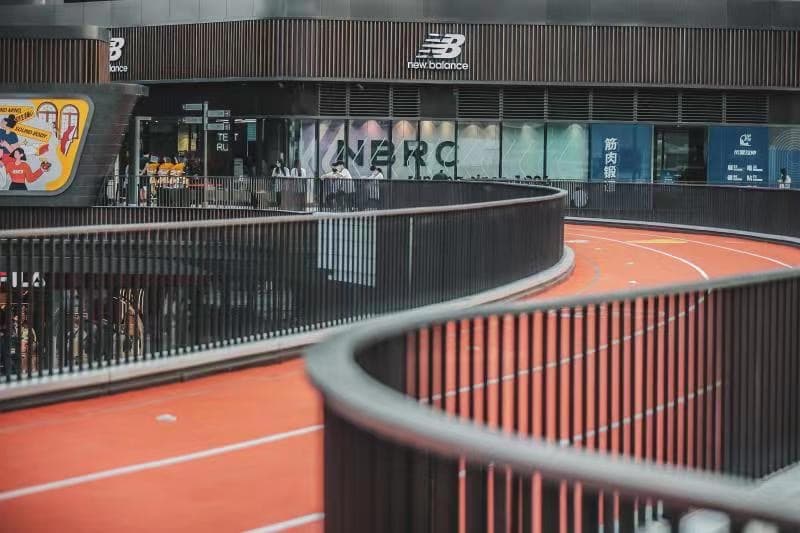 走进 New Balance 上海前滩跑步概念店