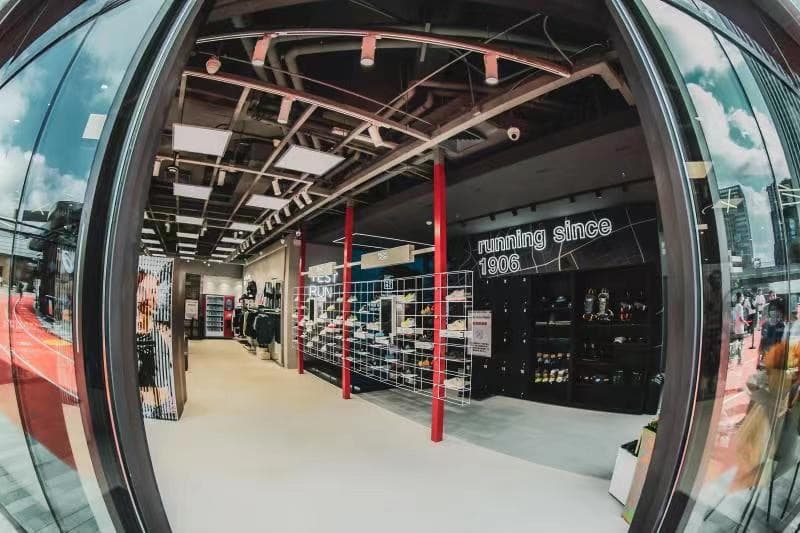 走进 New Balance 上海前滩跑步概念店