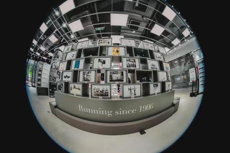 走进 New Balance 上海前滩跑步概念店