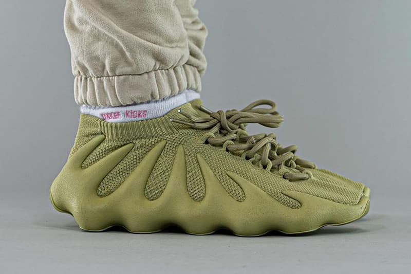 率先近赏 adidas YEEZY 450 全新配色「Dark Sulfur」上脚图辑
