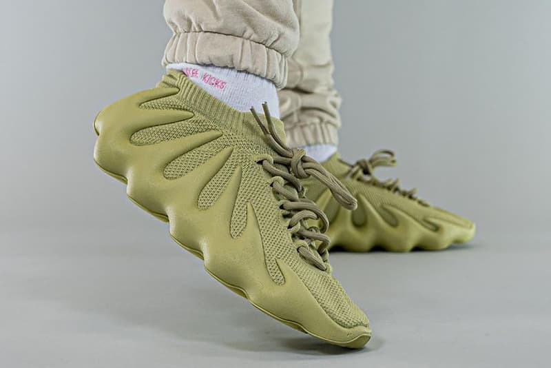 率先近赏 adidas YEEZY 450 全新配色「Dark Sulfur」上脚图辑