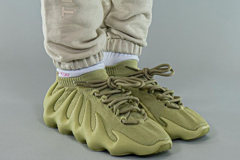 率先近赏 adidas YEEZY 450 全新配色「Dark Sulfur」上脚图辑