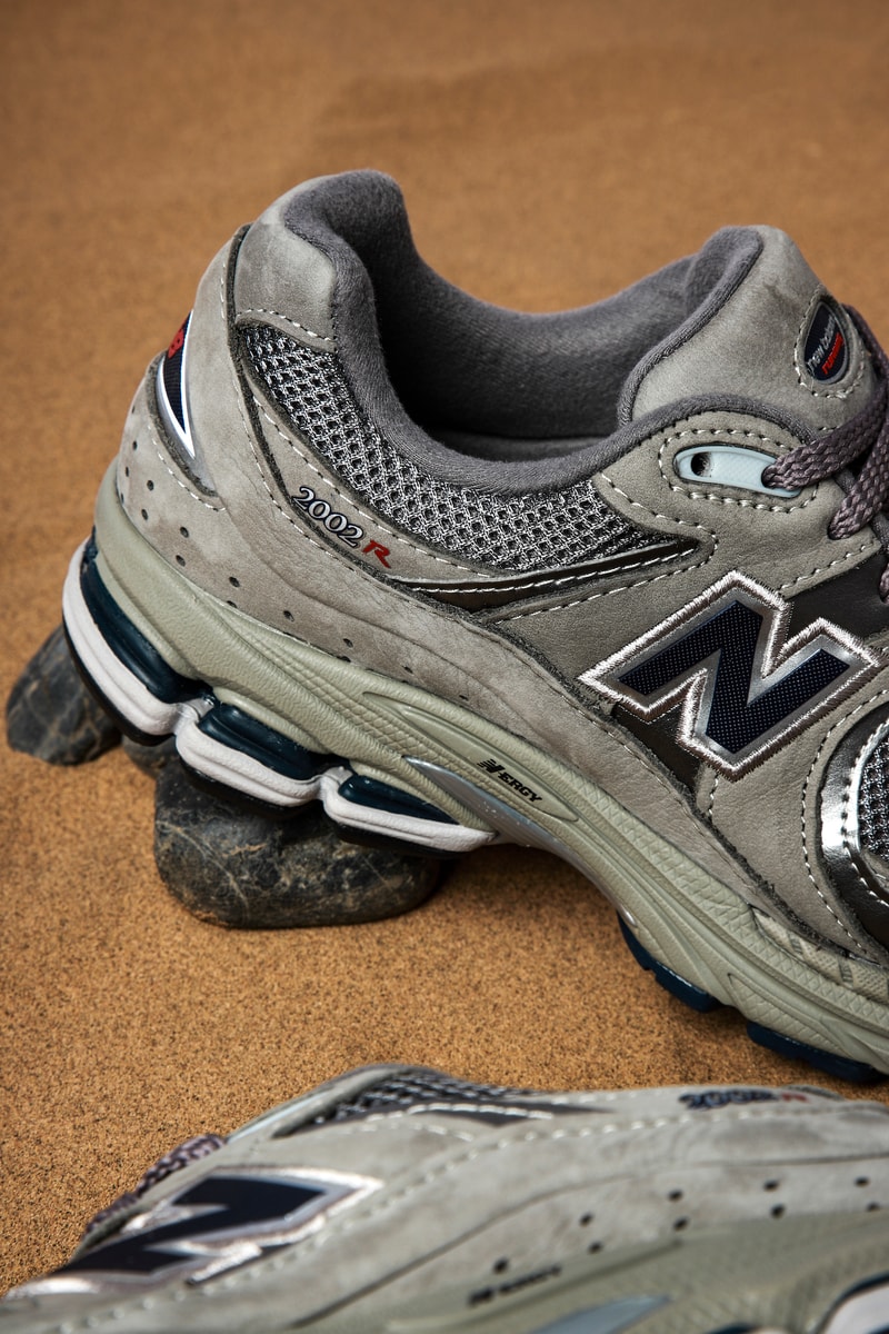New Balance 2002R LAMTOYS 特别套装正式发布