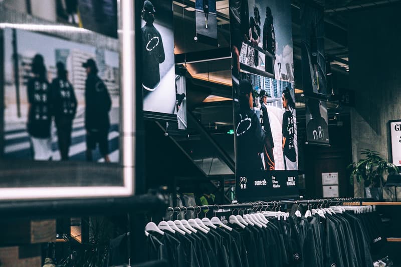 走进 NUMERALS x DarkRunners 联名系列 Pop-Up 限时店铺