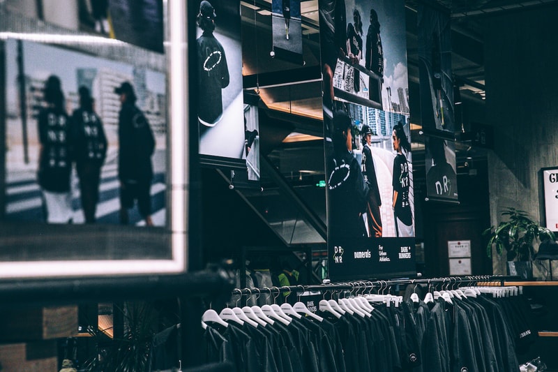 走进 NUMERALS x DarkRunners 联名系列 Pop-Up 限时店铺