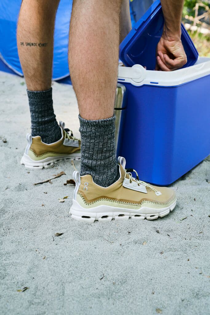 On 推出户外风格运动休闲鞋 Cloudaway