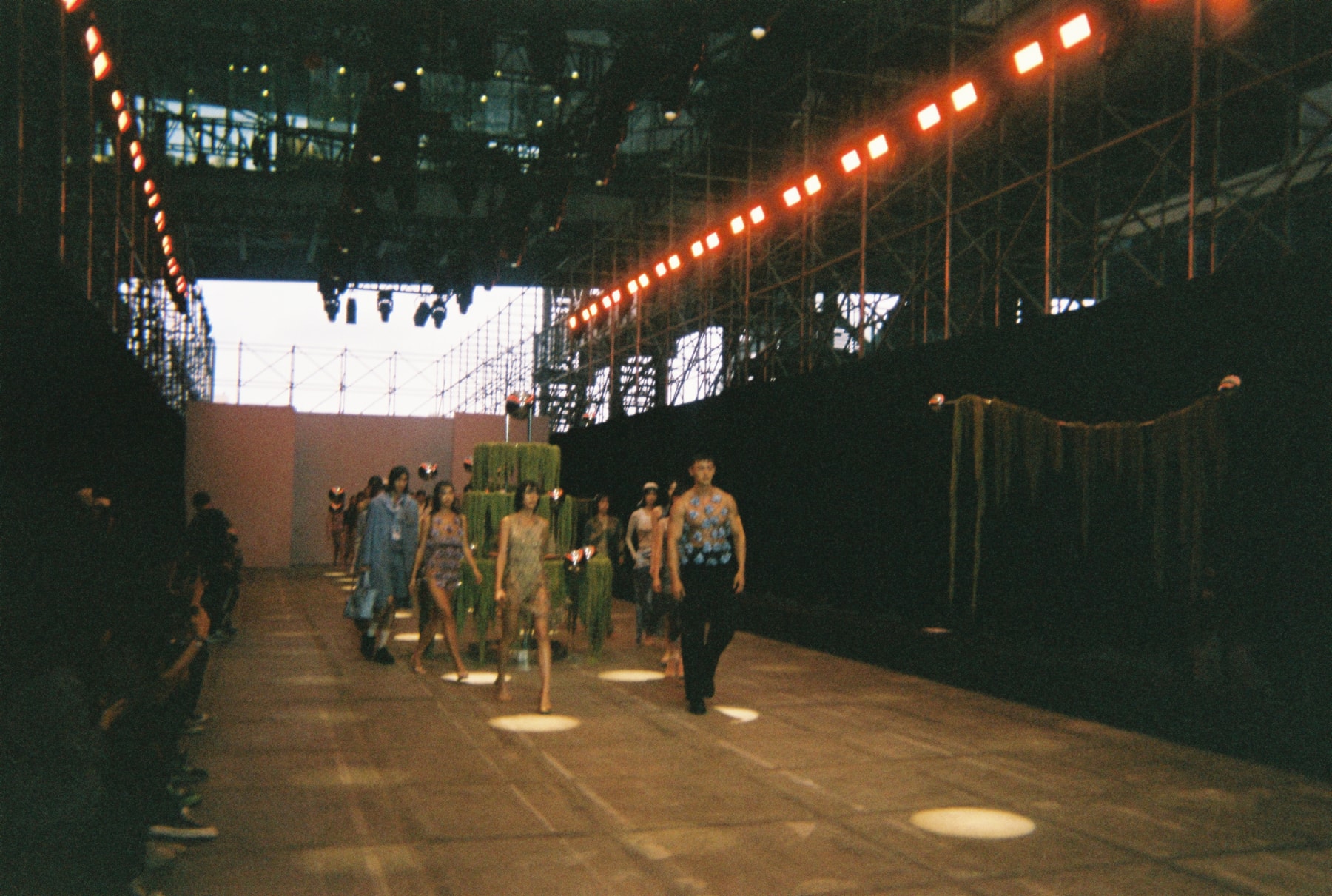 PRIVATE POLICY 设计师 Haoran Li 镜头下的上海时装周