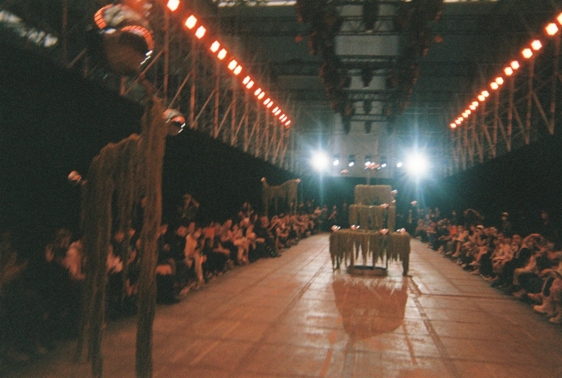 PRIVATE POLICY 设计师 Haoran Li 镜头下的上海时装周