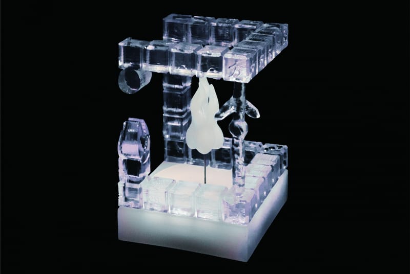 艺术家小龙花打造「火中的鸟鸣」雕塑