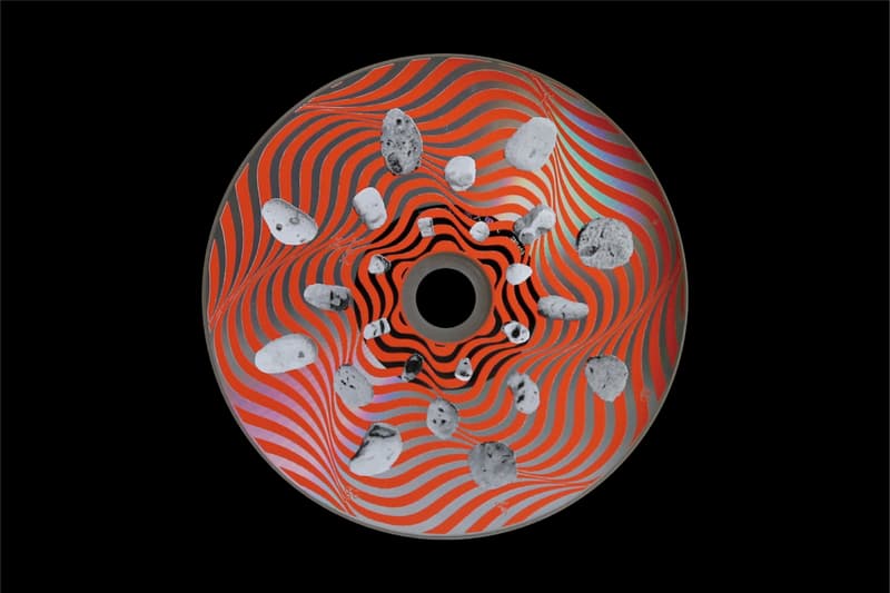 艺术家小龙花打造「火中的鸟鸣」雕塑