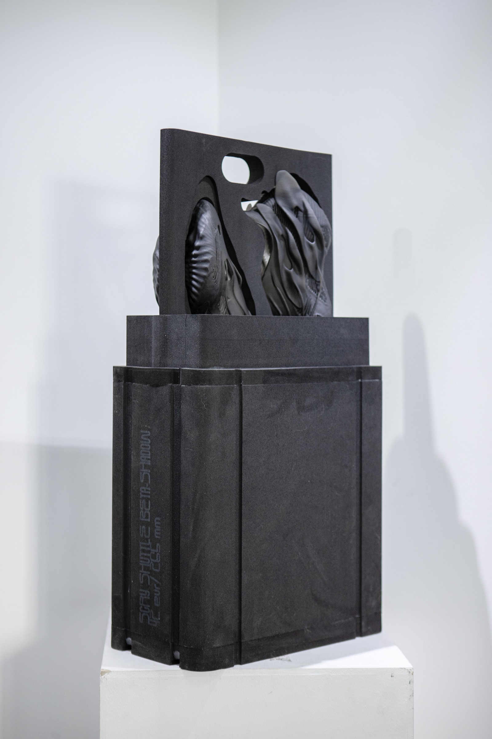 SCRY 主理人魏子雄如何通过 Shuttle 尝试球鞋设计的新可能?-锋巢网