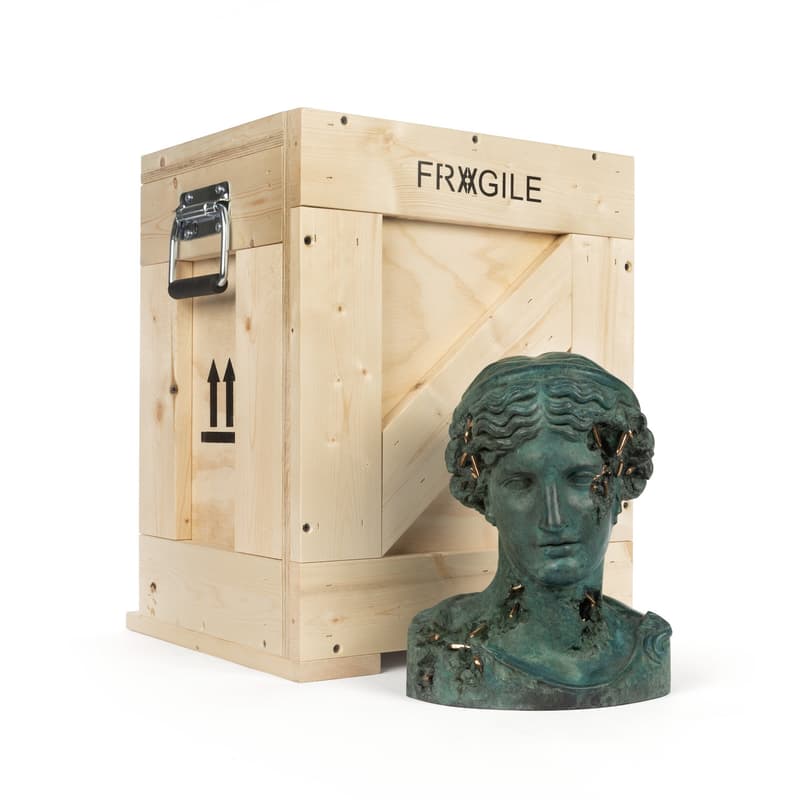 Archive Editions 携手 Arsham Studio 发售限量青铜雕塑《被侵蚀的青铜墨尔波墨涅》