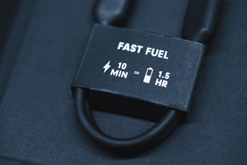 率先近赏 Beats Flex x fragment design 全新限量无线入耳式耳机