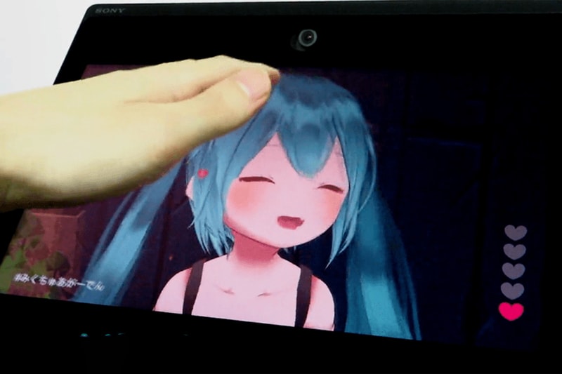 網民透過 Sony 立體顯示螢幕與「初音未來」真實互動影片引起熱議