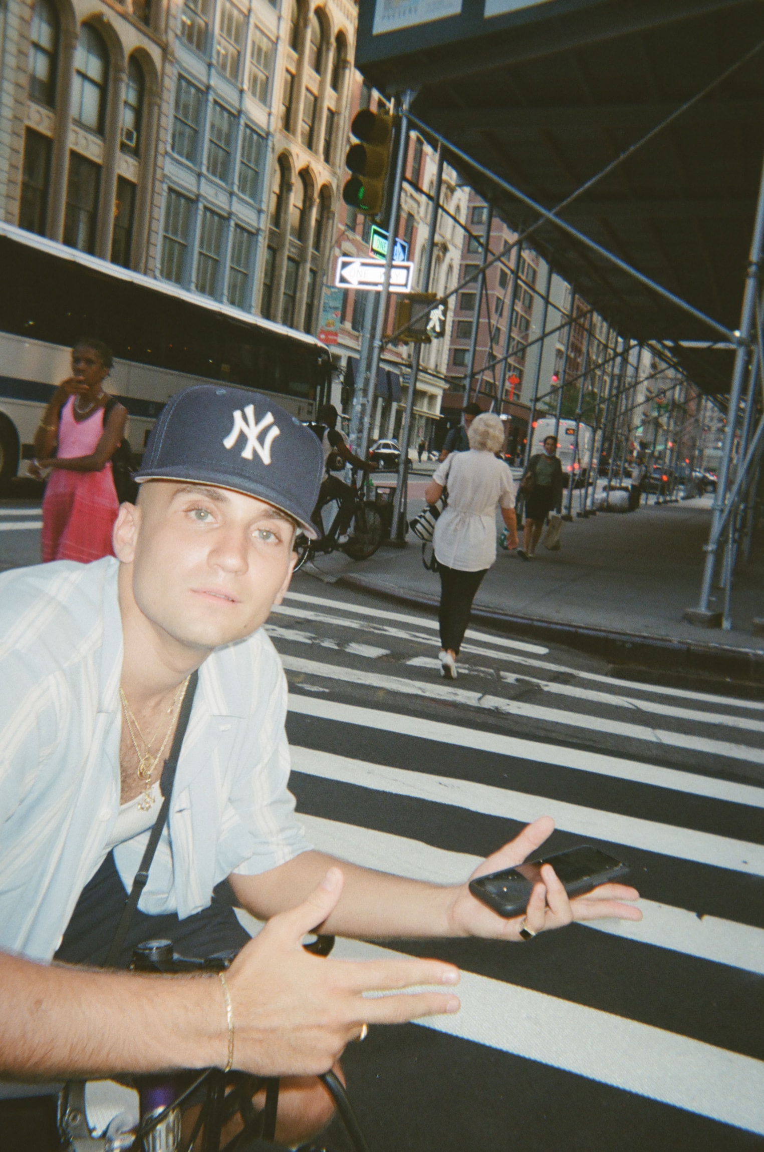 Evan Mock 的「上东区」生活和他镜头下的男孩们 | Manual Exposure