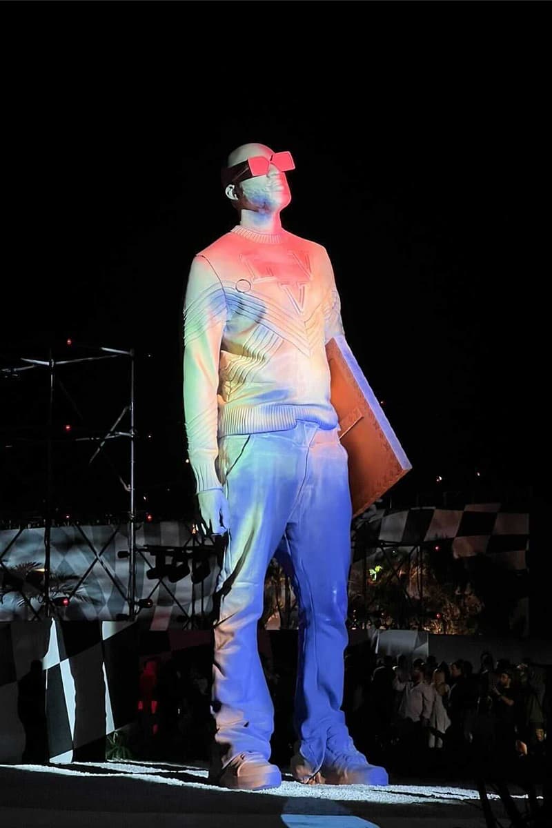 Louis Vuitton 2022 春夏男裝系列時裝秀展示 Virgil Abloh 彩色雕像