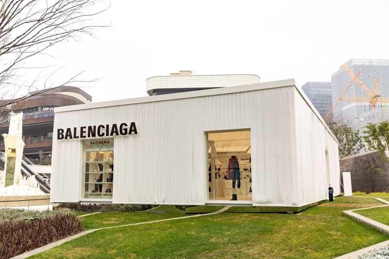 走进 BALENCIAGA 上海新春虎年系列限时体验店