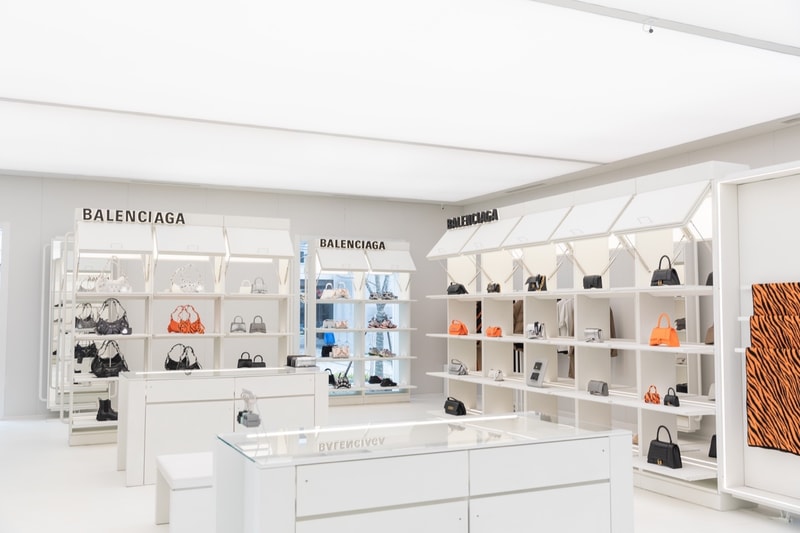 走进 BALENCIAGA 上海新春虎年系列限时体验店