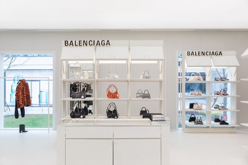 走进 BALENCIAGA 上海新春虎年系列限时体验店
