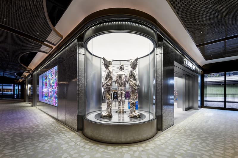 走进 BAPE STORE® 上海前滩太古里全新店铺