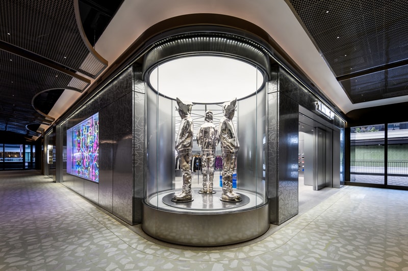 走进 BAPE STORE® 上海前滩太古里全新店铺