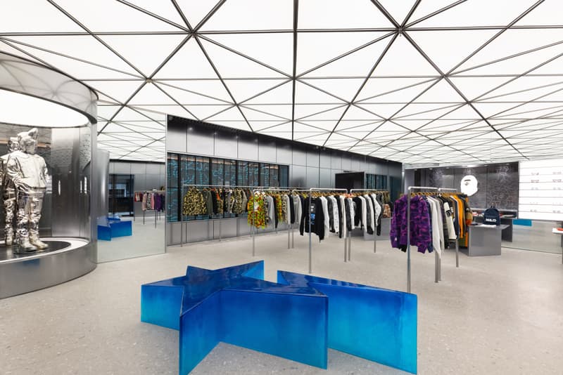 走进 BAPE STORE® 上海前滩太古里全新店铺