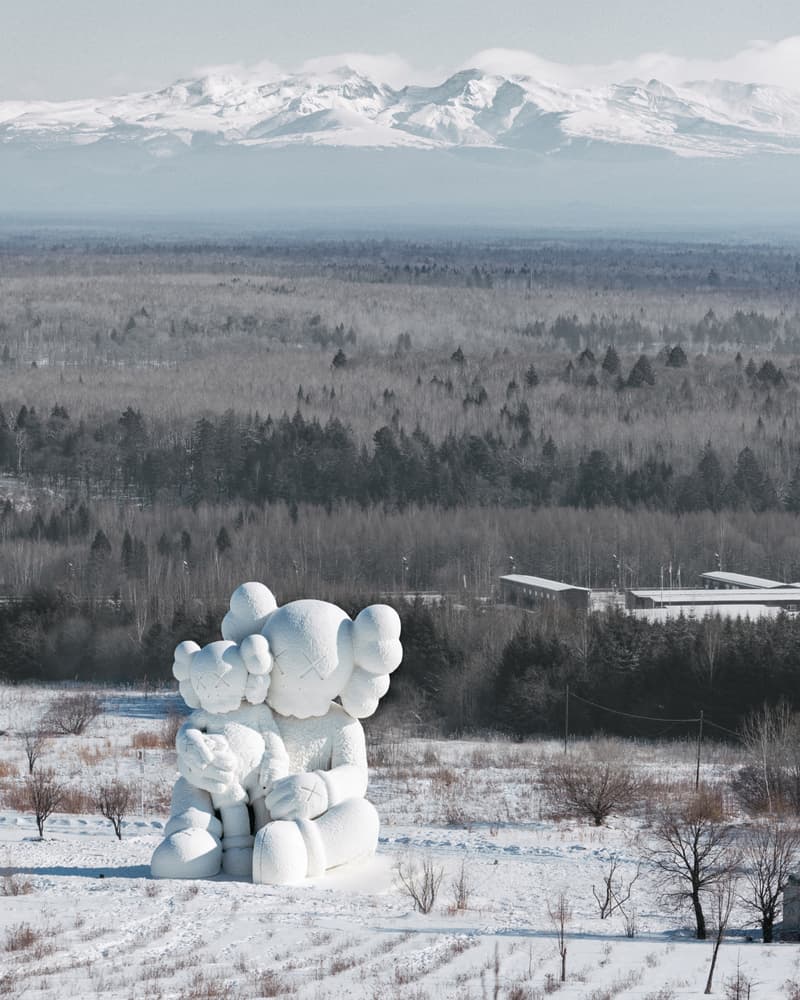 KAWS:HOLIDAY 第八站正式登陆中国长白山 