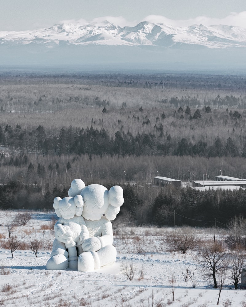 KAWS:HOLIDAY 第八站正式登陆中国长白山 