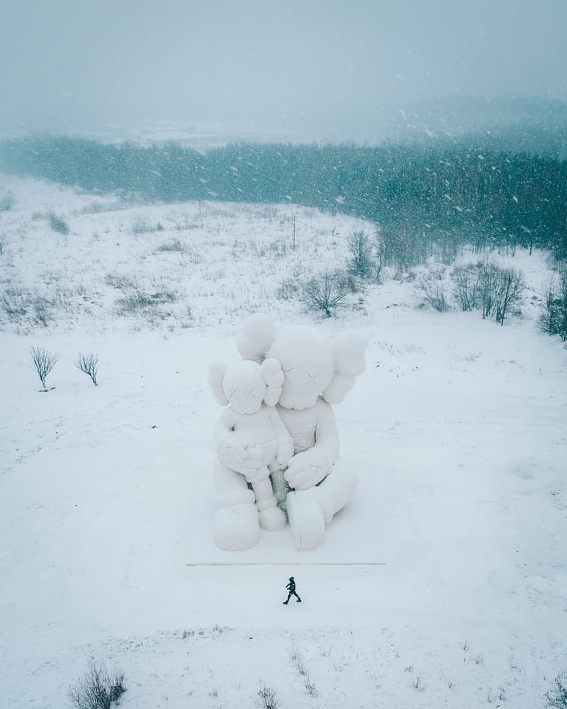 KAWS:HOLIDAY 第八站正式登陆中国长白山 