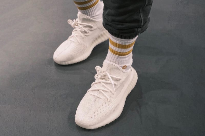 率先近賞 YEEZY BOOST 350 V2 最新配色「Bone」