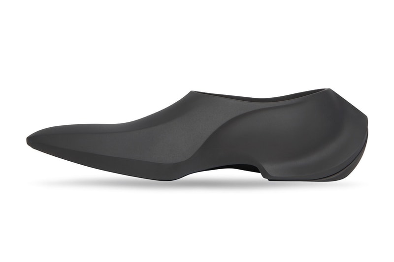 Balenciaga 秀上鞋款售價 $875 美元「Space Shoe」正式開放預購