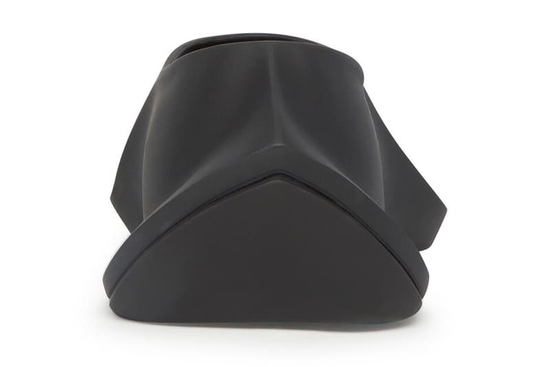 Balenciaga 秀上鞋款售價 $875 美元「Space Shoe」正式開放預購