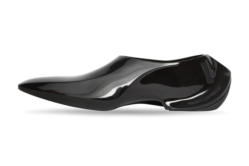 Balenciaga 秀上鞋款售價 $875 美元「Space Shoe」正式開放預購