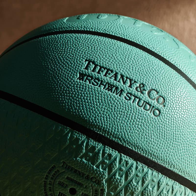 Tiffany & Co. 携手 Daniel Arsham 打造限量版 Tiffany Blue 篮球