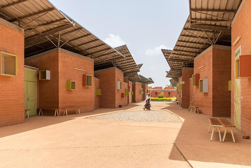 2022 年普利兹克奖得主 Diébédo Francis Kéré 与他的 15 个代表建筑作品