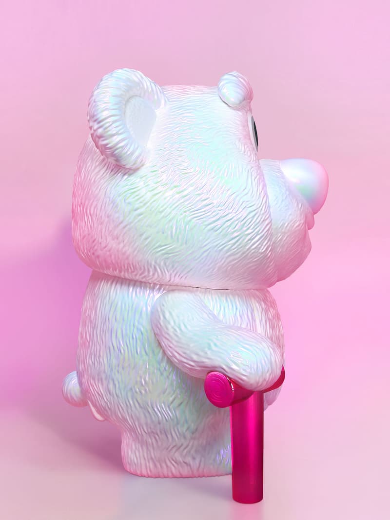 HEROCROSS 携手 Disney 与 Pixar 打造全新炫彩色版「草莓熊」Lotso 搪胶玩偶