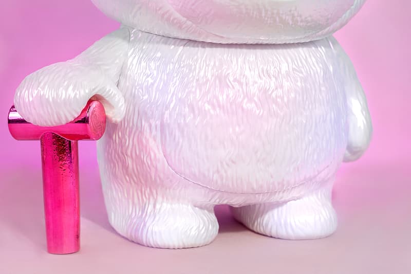 HEROCROSS 携手 Disney 与 Pixar 打造全新炫彩色版「草莓熊」Lotso 搪胶玩偶